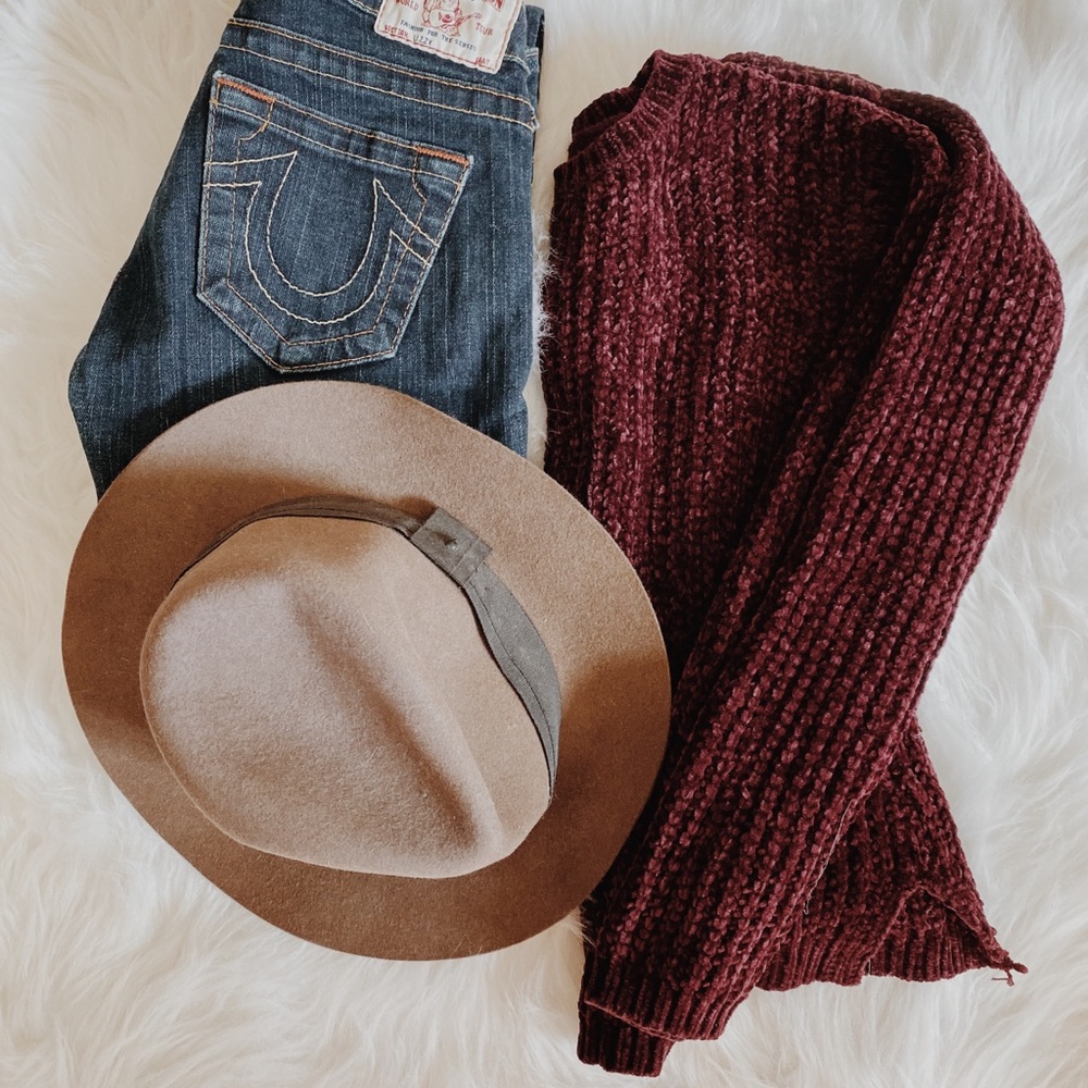 Soft and cozy burgundy Aeropostale sweater